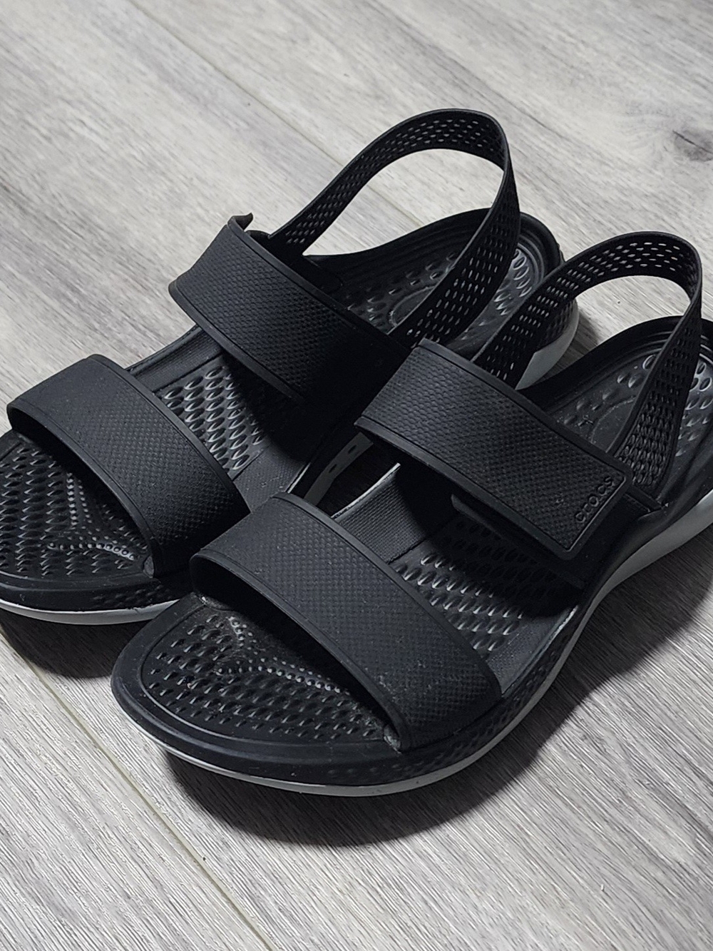 Crocs Literide 360 Black Stretchy Strap Sandals Womens Size 6
